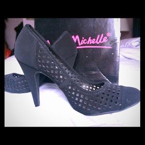 Black heels size 8